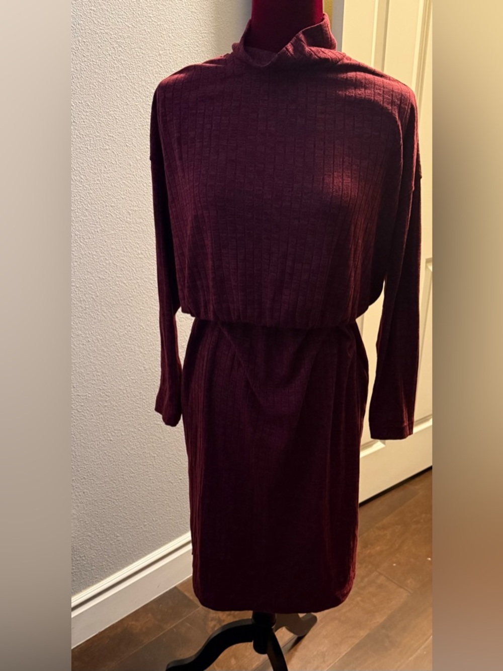 Old Navy Long-Sleeve Ribbed Dress in Burgundy